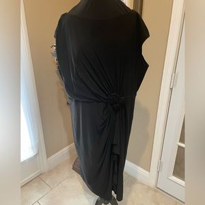 20W Jones New York black dress with rosettes, ruching - super flattering!